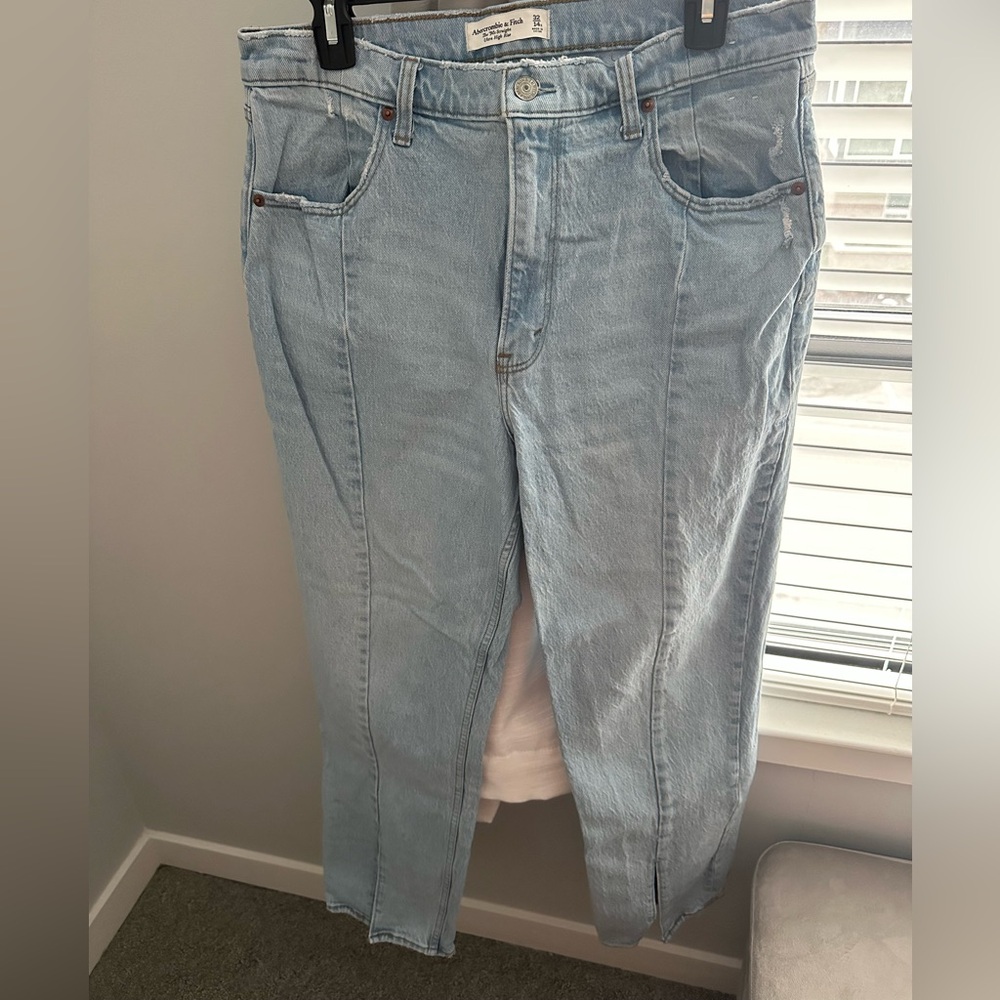 Abercrombie & Fitch Women’s 90s Straight Jeans